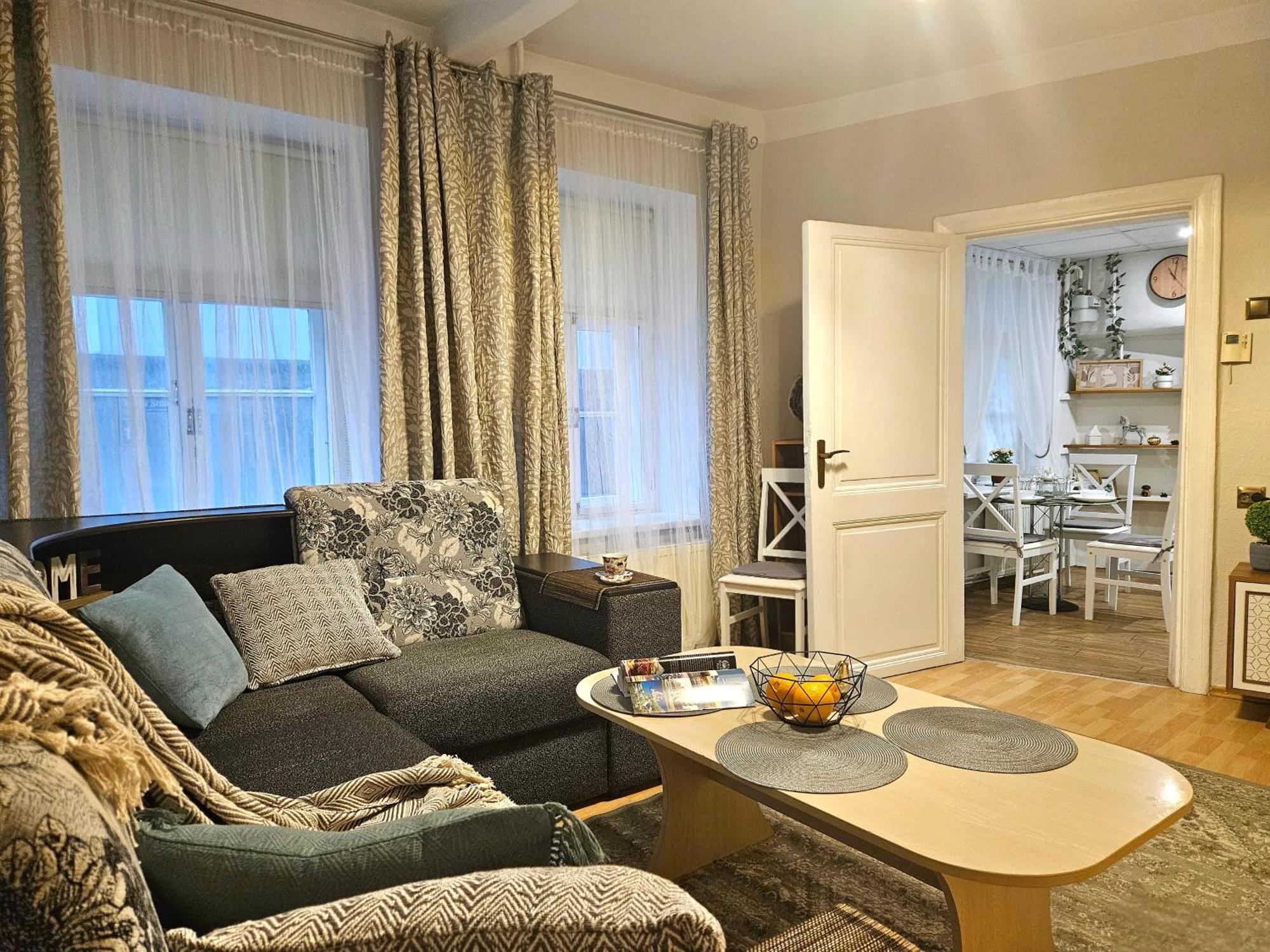 Appartamento Old Town Rustic Elegance By The Livu And Dome Squares Riga